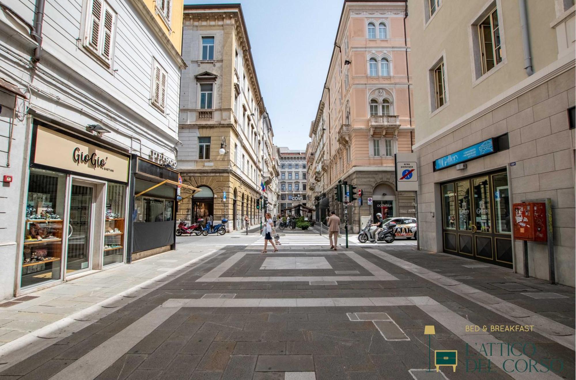 L'Attico Del Corso Trieste Exterior foto
